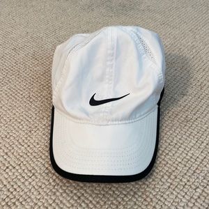 Nike Featherlight dry fit hat